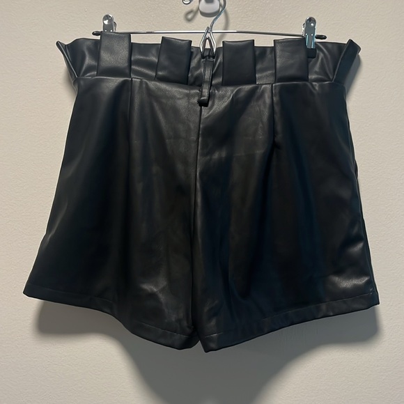 CLUB L LONDON (NWT) Leather Look Paperbag Shorts, Black, Size 8 (US), 12 (UK) - Picture 11 of 14